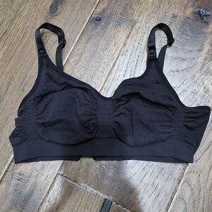 SKIMS Black Seamless Wireless Nursing Bra